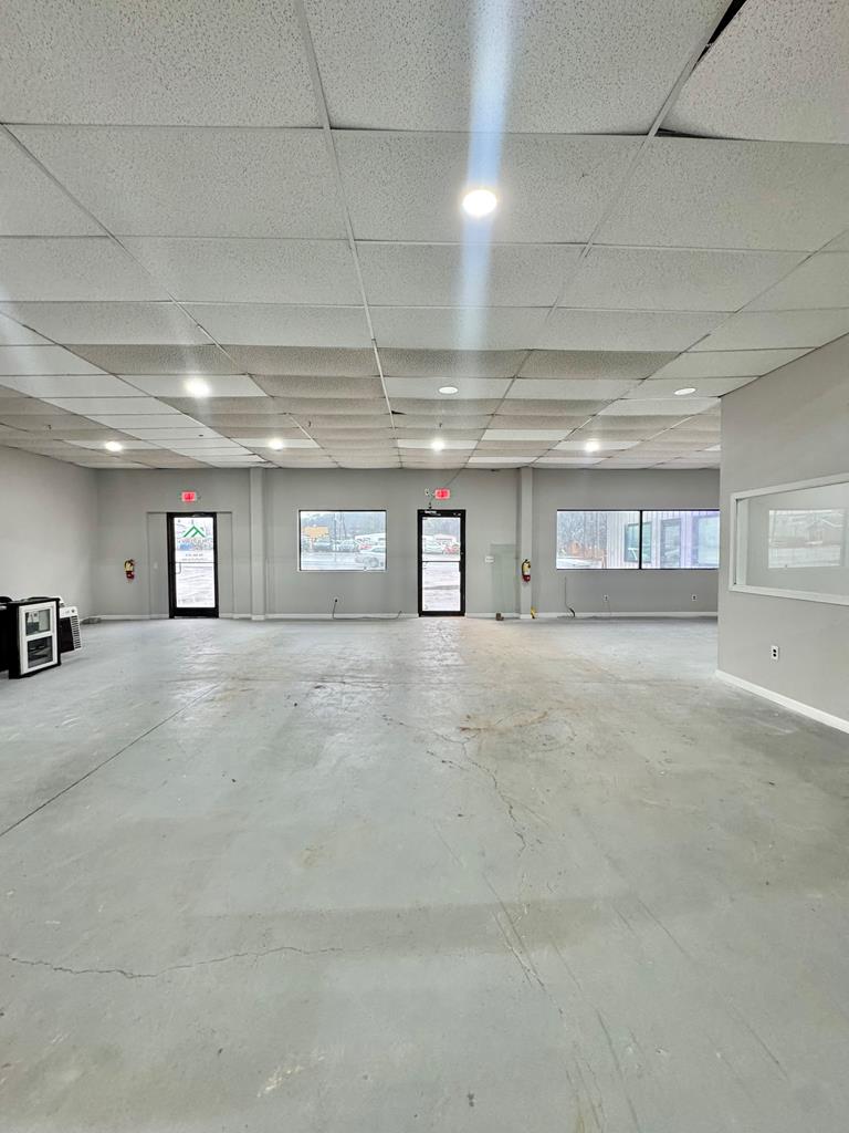 Photo 1 of 11 — 1018 N Glenwood Avenue, DALTON, GA 30721