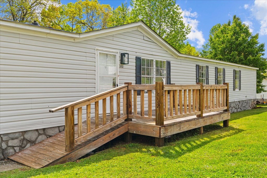 352 Saddle Horse Circle