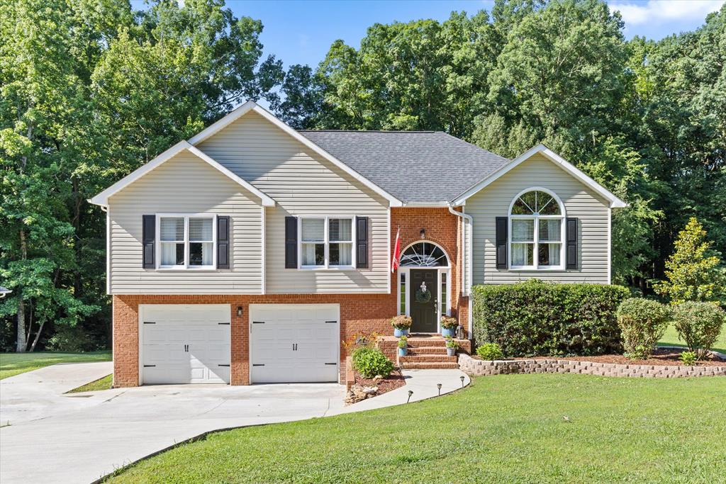 Photo 1 of 44 — 105 Creekside Drive, DALTON, GA 30720