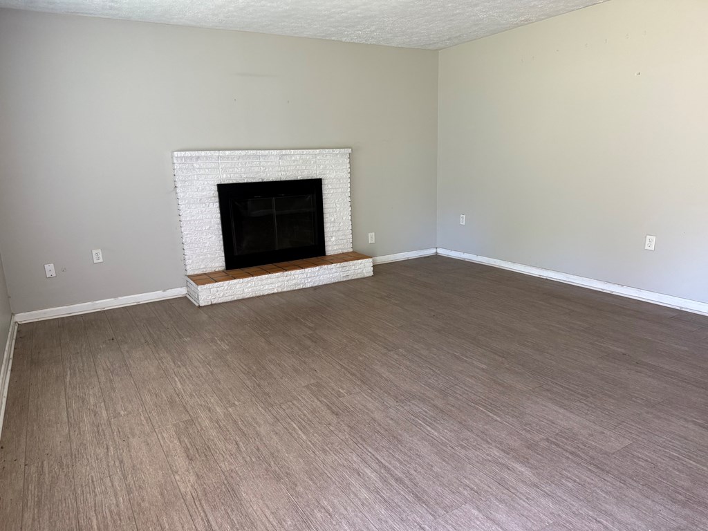 1591 N Hwy 225