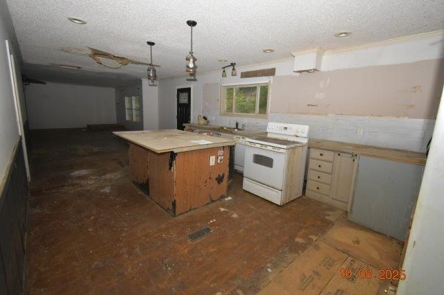 224 Adam Ct