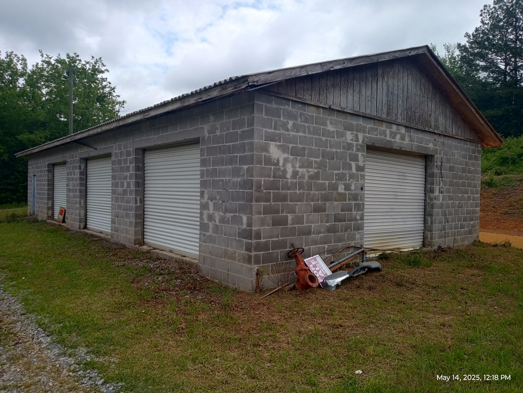 13084 Hwy 225N