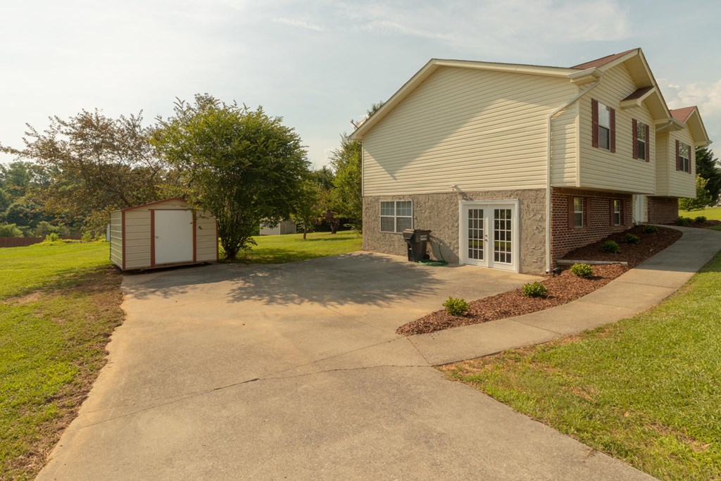 1433 Dustin Drive