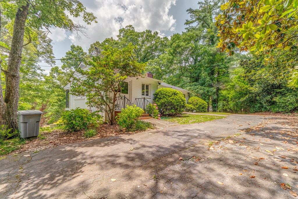 1302 W Morton Drive