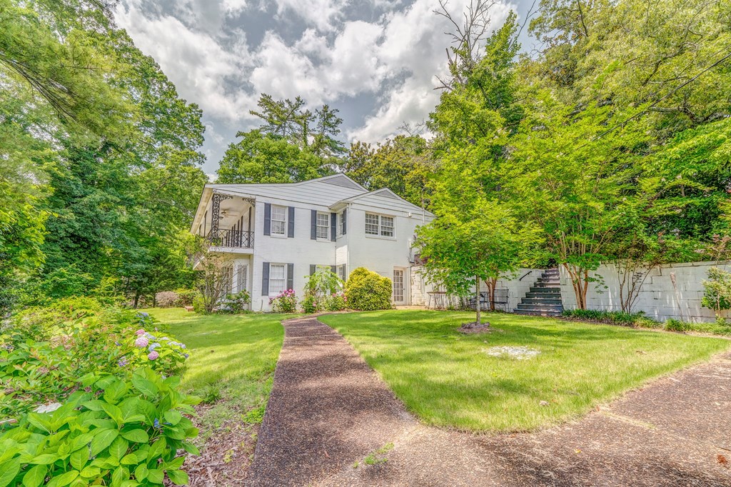 1302 W Morton Drive