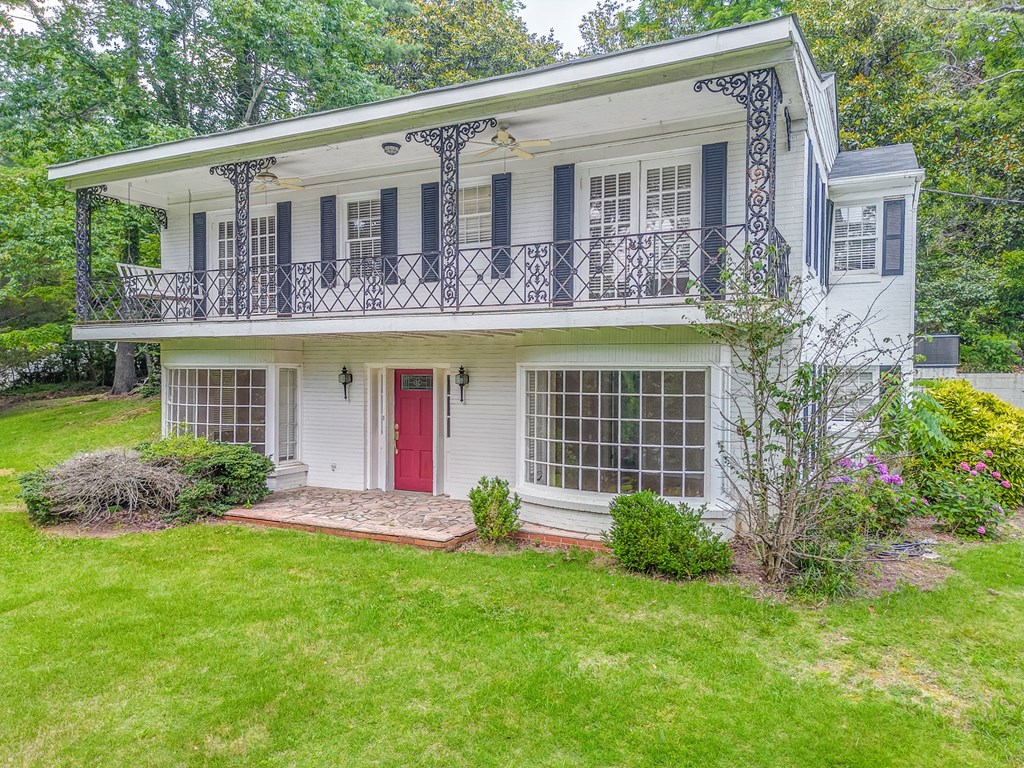1302 W Morton Drive