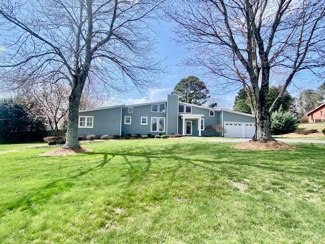 805 W Waugh Street