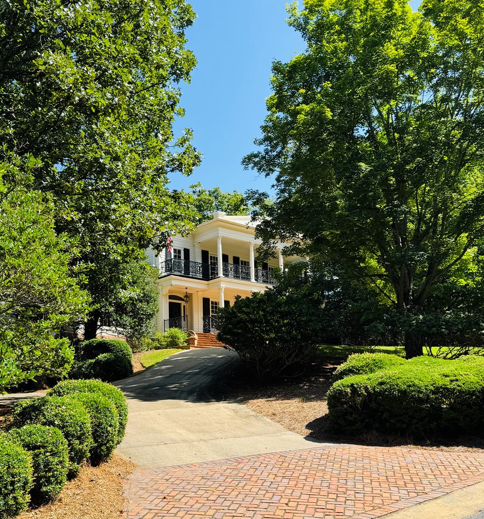 6012 Woods Point