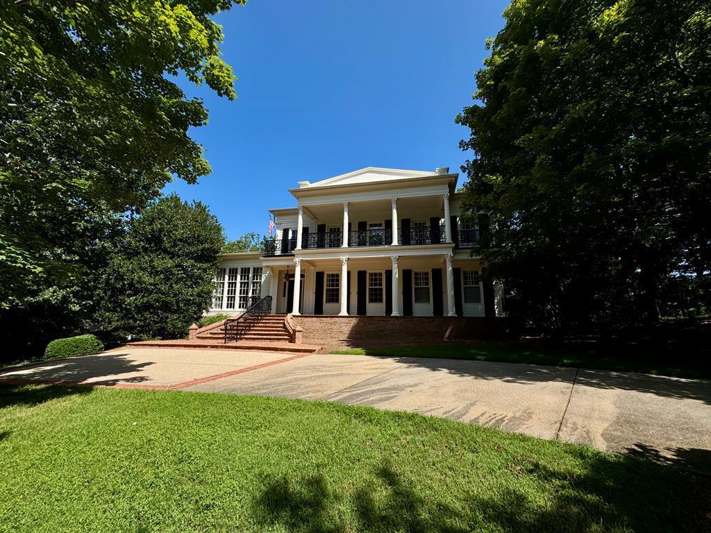 6012 Woods Point