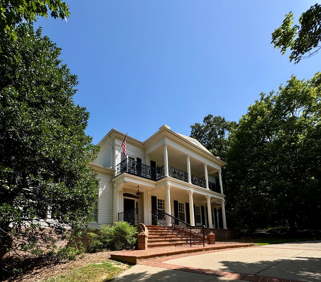 6012 Woods Point