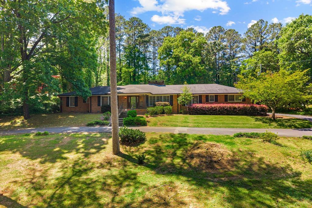Photo 1 of 31 — 1104 W Lakeshore Dr, DALTON, GA 30720