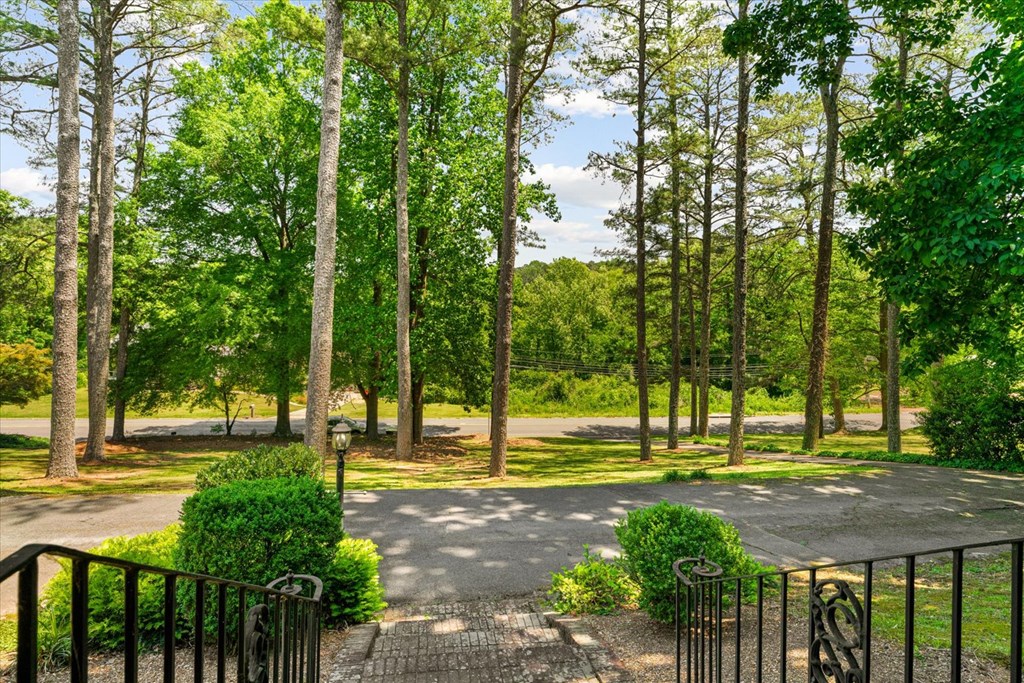 1104 W Lakeshore Dr