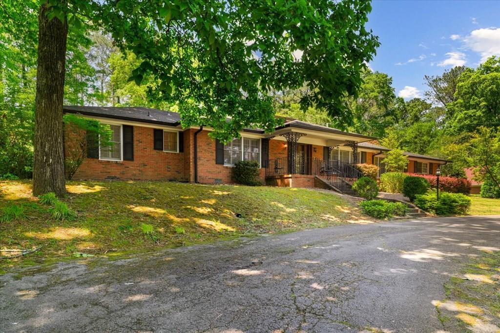 1104 W Lakeshore Dr