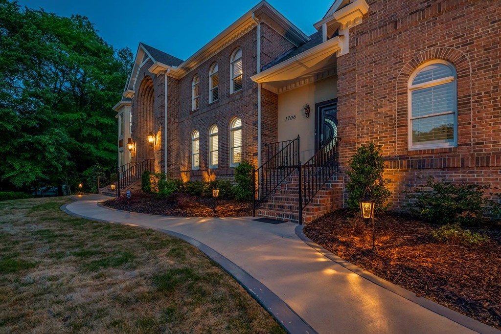 1706 Habersham Way