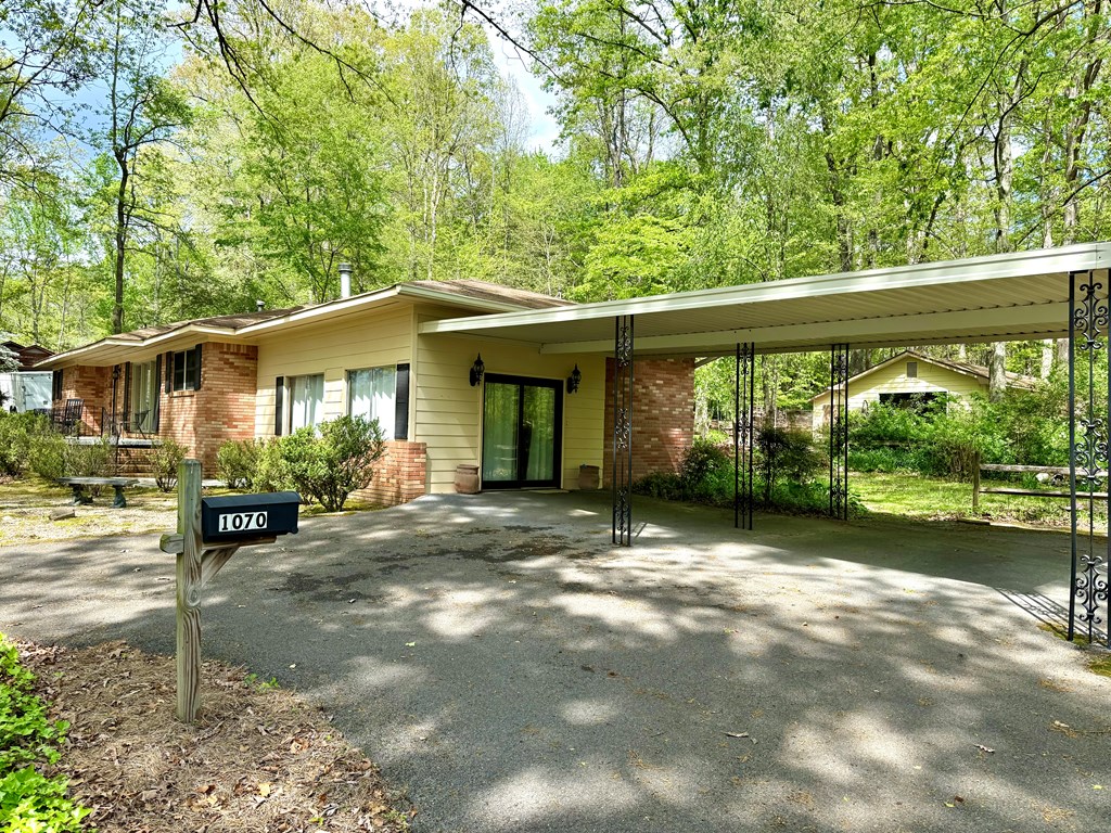 1070 SE Lovers Lane Road