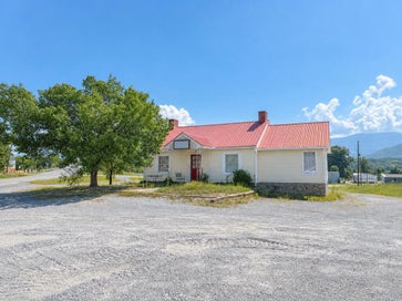806 N 3rd Avenue CHATSWORTH GA 30705
