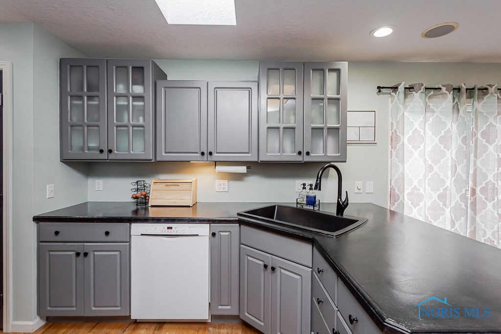 2111 Old Mill Road, Toledo, Ohio image 16
