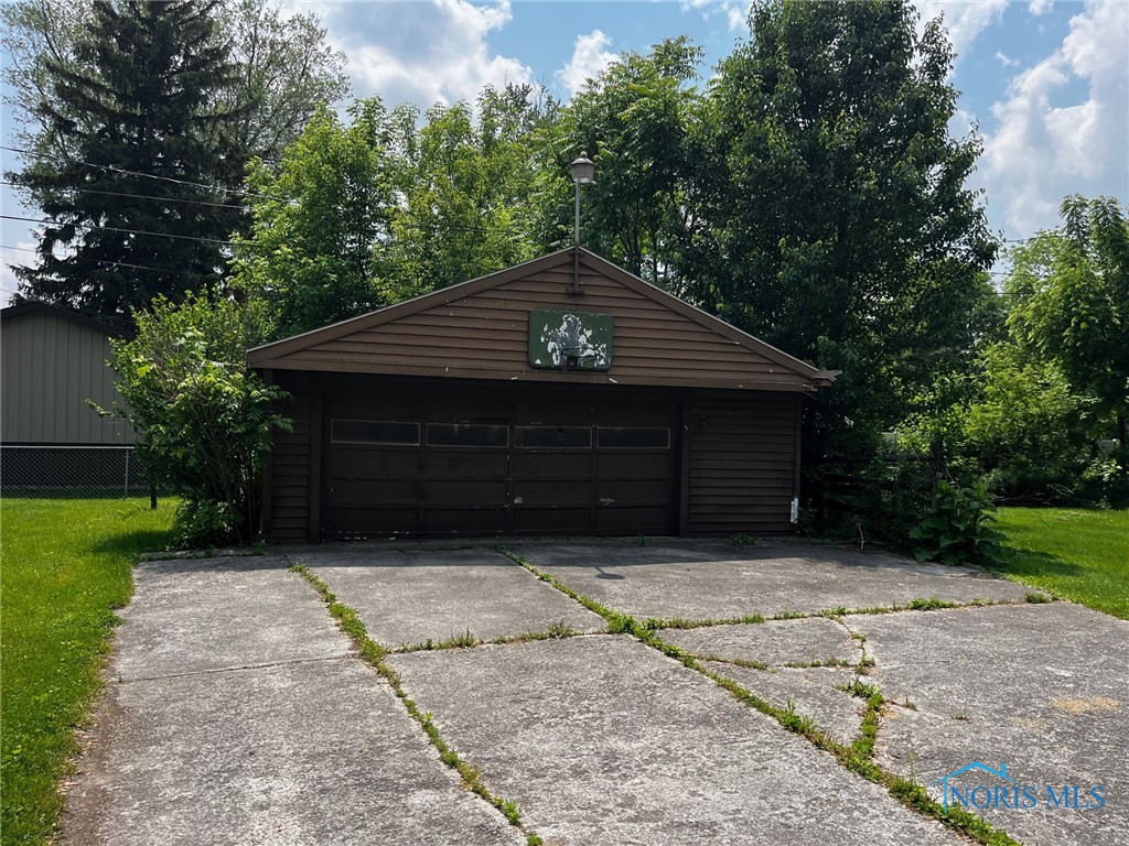 5433 Brophy Drive, Toledo, Ohio image 3