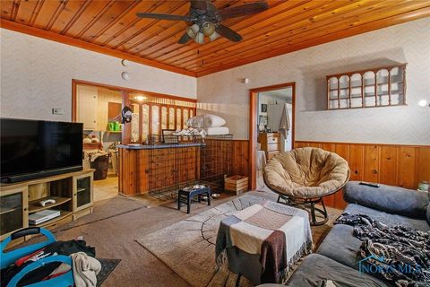 Tiny photo for 570 Orchard Street, Toledo, OH 43609 (MLS # 6136400)