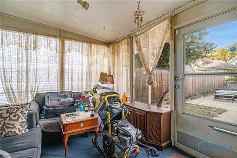 Tiny photo for 570 Orchard Street, Toledo, OH 43609 (MLS # 6136400)