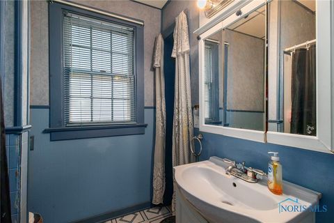 Tiny photo for 570 Orchard Street, Toledo, OH 43609 (MLS # 6136400)
