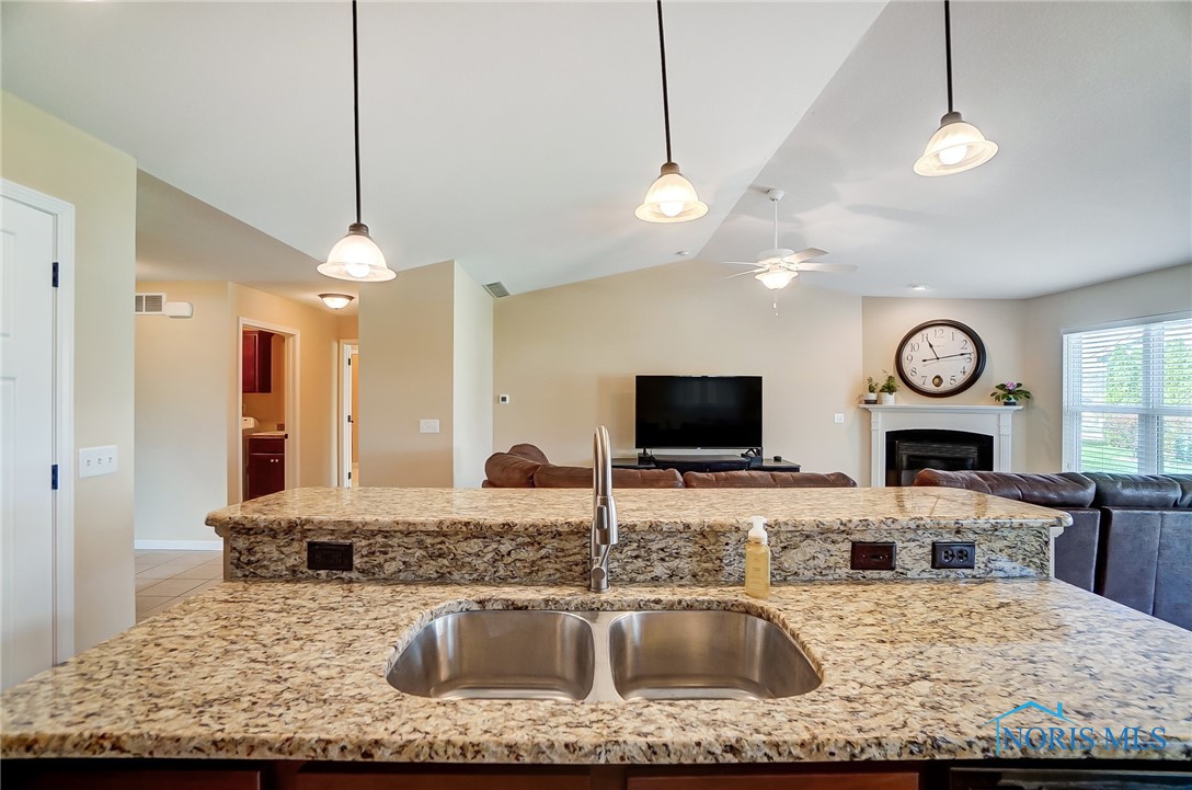 8971 N Park Lake Circle, Sylvania, Ohio image 15