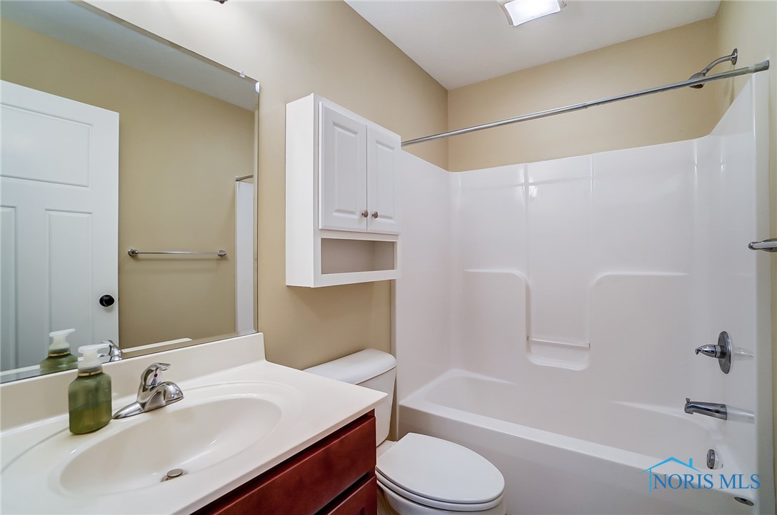 8971 N Park Lake Circle, Sylvania, Ohio image 37