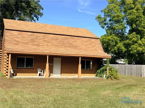 Photo of 4832 Alexis Road, Sylvania, OH 43560 (MLS # 6136613)
