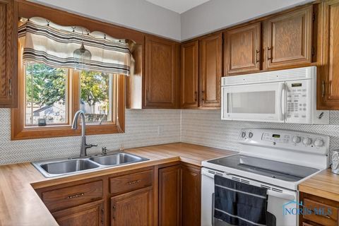 Tiny photo for 541 Fairfield Park Drive, Maumee, OH 43537 (MLS # 6136965)
