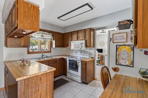 Tiny photo for 541 Fairfield Park Drive, Maumee, OH 43537 (MLS # 6136965)