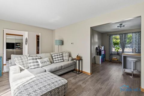 Tiny photo for 541 Fairfield Park Drive, Maumee, OH 43537 (MLS # 6136965)
