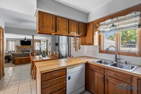 Tiny photo for 541 Fairfield Park Drive, Maumee, OH 43537 (MLS # 6136965)