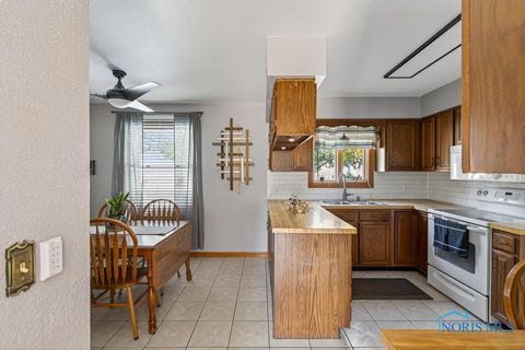 Tiny photo for 541 Fairfield Park Drive, Maumee, OH 43537 (MLS # 6136965)
