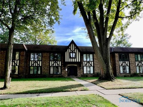 Photo of 6537 Abbey Run #D-5, Sylvania, OH 43560 (MLS # 6136680)