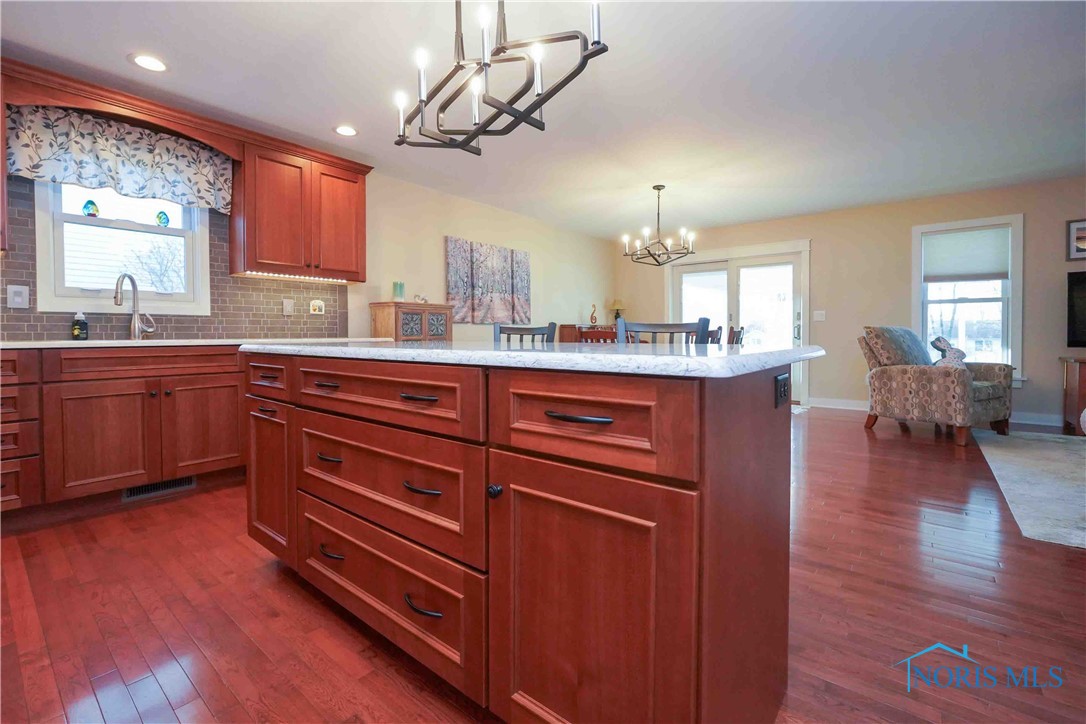 1025 Crystal Lane, Findlay, Ohio image 12