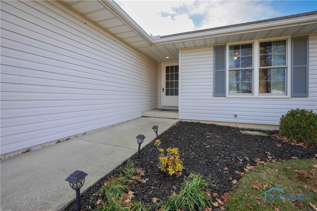 1025 Crystal Lane, Findlay, Ohio image 2