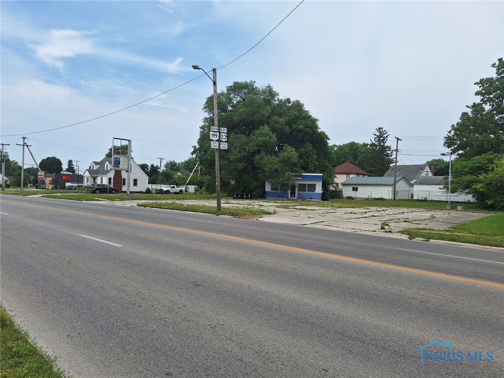 892 N Countyline Street, Fostoria, Ohio image 6