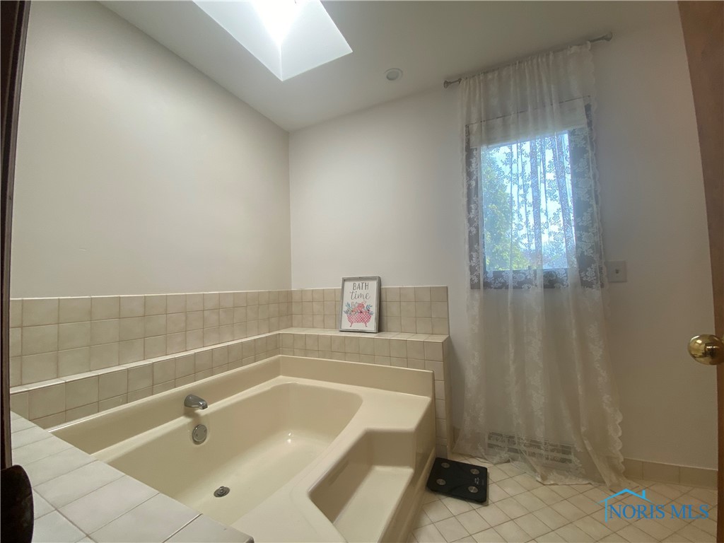 7657 Pope Run Lane, Sylvania, Ohio image 18