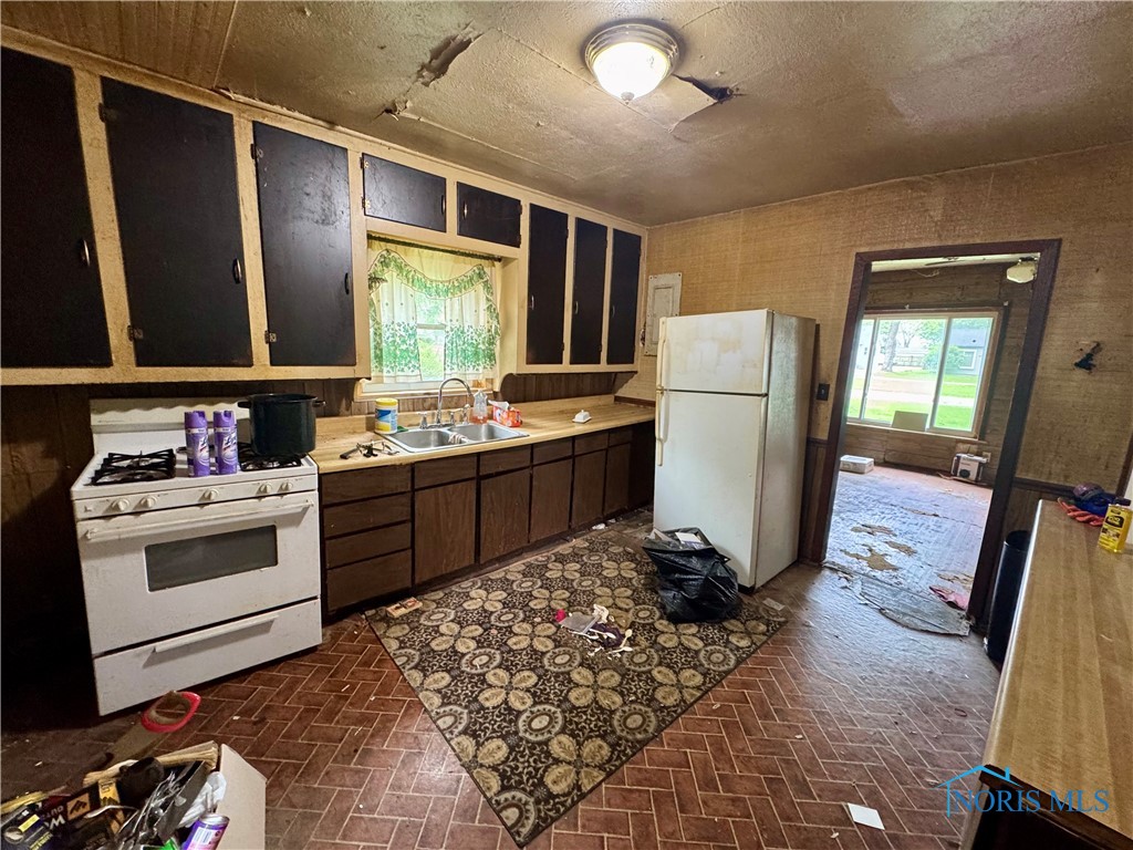 630 S Hill Park Drive, Holland, Ohio image 8