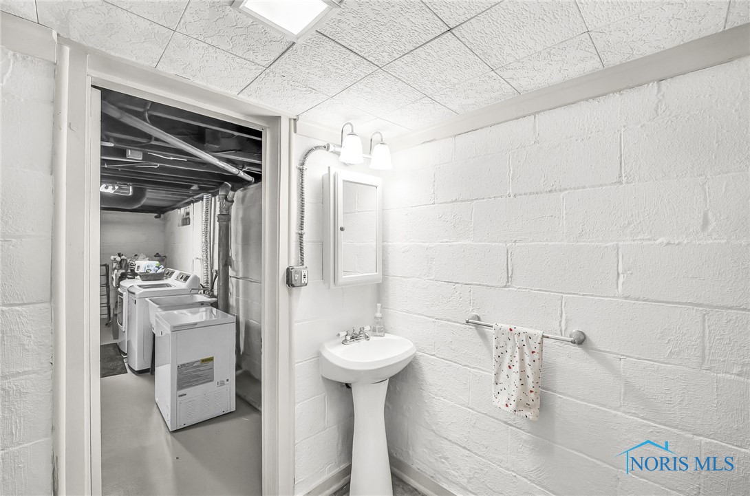 3743 Woodmont Road, Toledo, Ohio image 30