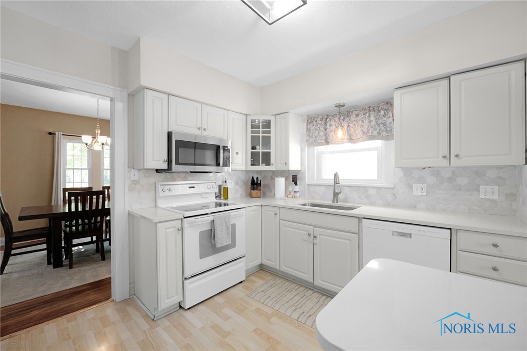 3743 Woodmont Road, Toledo, Ohio image 10