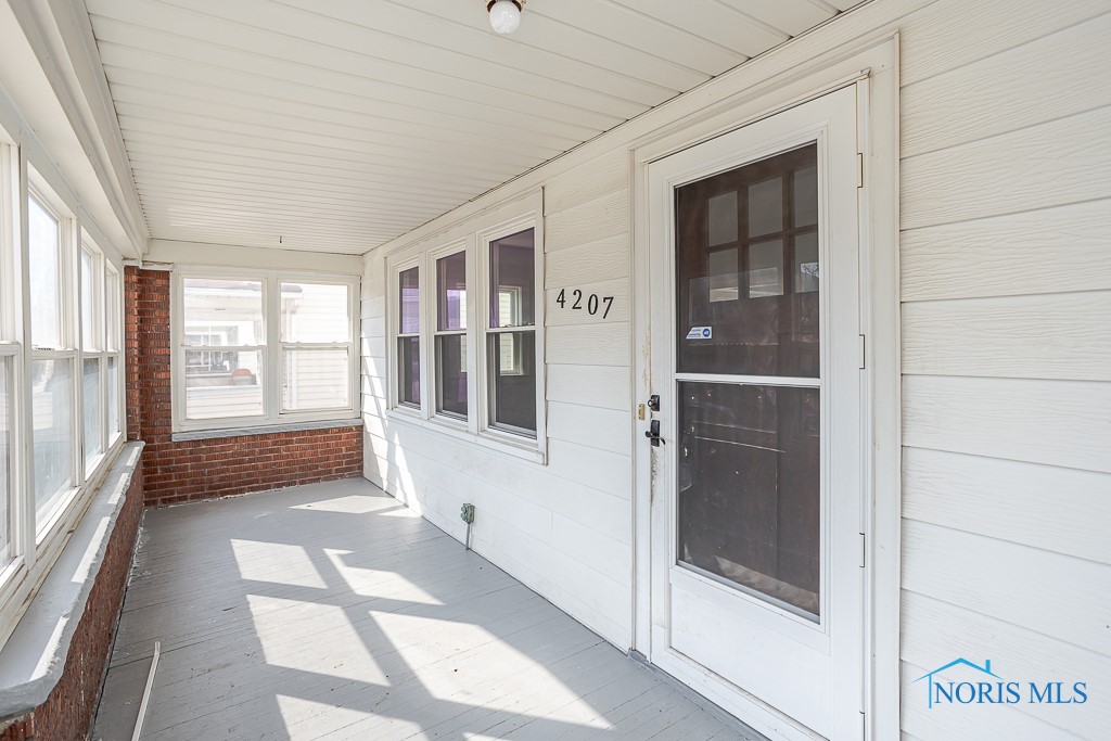4207 Fairview Drive, Toledo, Ohio image 10