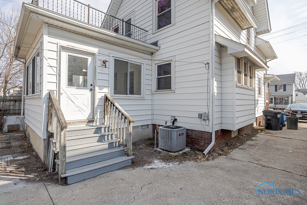 4207 Fairview Drive, Toledo, Ohio image 8