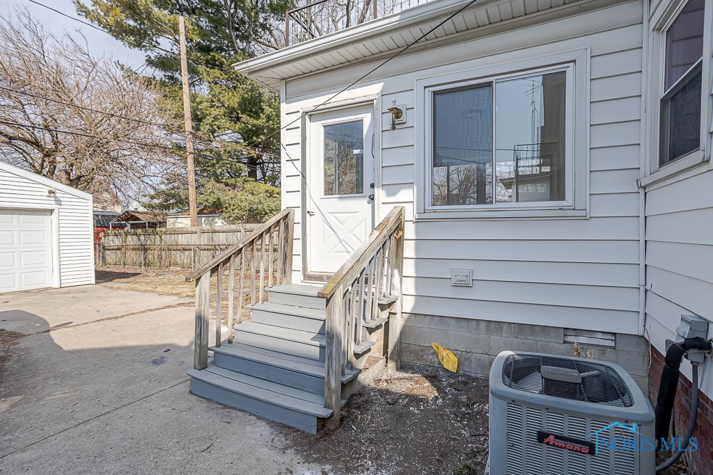 4207 Fairview Drive, Toledo, Ohio image 9