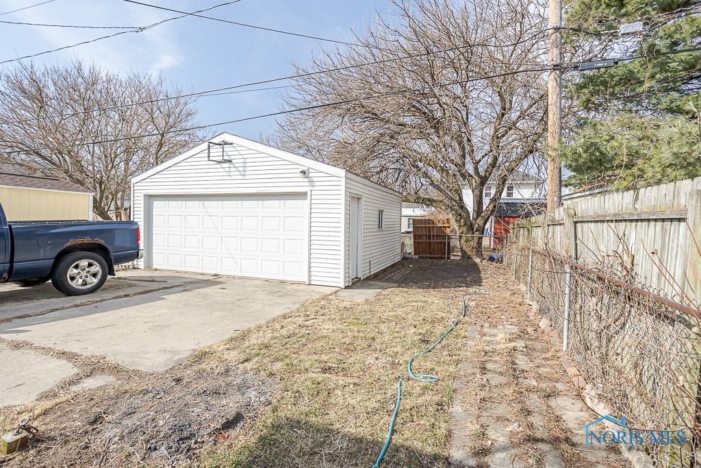 4207 Fairview Drive, Toledo, Ohio image 4