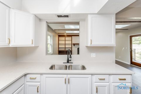 Tiny photo for 4224 Beverly Drive, Toledo, OH 43614 (MLS # 6136211)