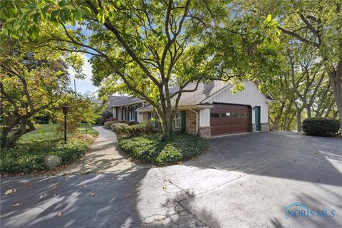 Tiny photo for 24633 W River Road, Perrysburg, OH 43551 (MLS # 6136703)