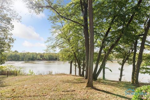 Tiny photo for 24633 W River Road, Perrysburg, OH 43551 (MLS # 6136703)