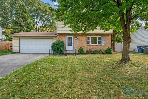 Photo of 2155 Bishopsgate Drive, Toledo, OH 43614 (MLS # 6136918)