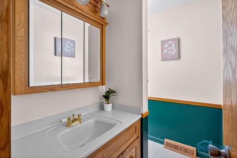 Tiny photo for 2155 Bishopsgate Drive, Toledo, OH 43614 (MLS # 6136918)